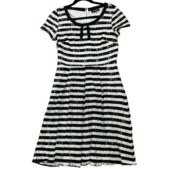 Karl Lagerfeld Paris Women's Black White Striped Dress Size 6 Short Sleeve Flora - Picture 2 of 10